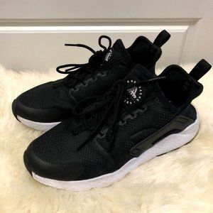 Wmns NIKE Air Huarache Run Ultra Sneakers
